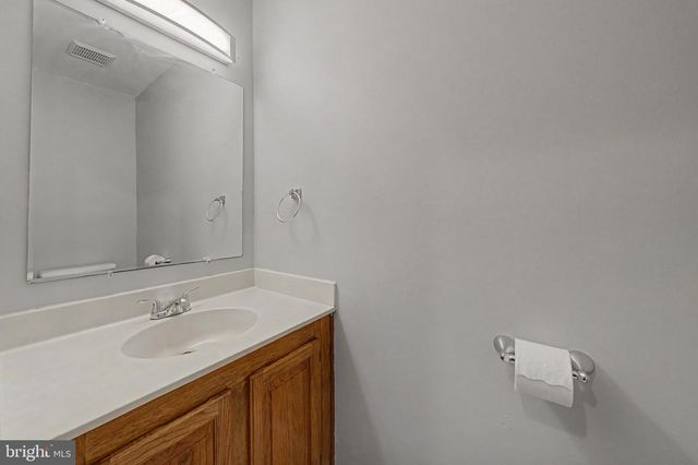 6952 COMPTON LN, Centreville, VA 20121