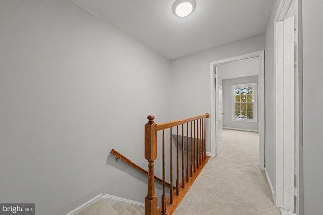6952 COMPTON LN, Centreville, VA 20121