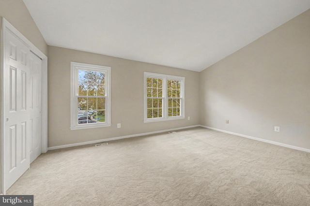 6952 COMPTON LN, Centreville, VA 20121