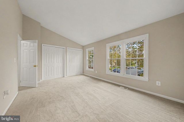 6952 COMPTON LN, Centreville, VA 20121