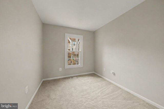 6952 COMPTON LN, Centreville, VA 20121