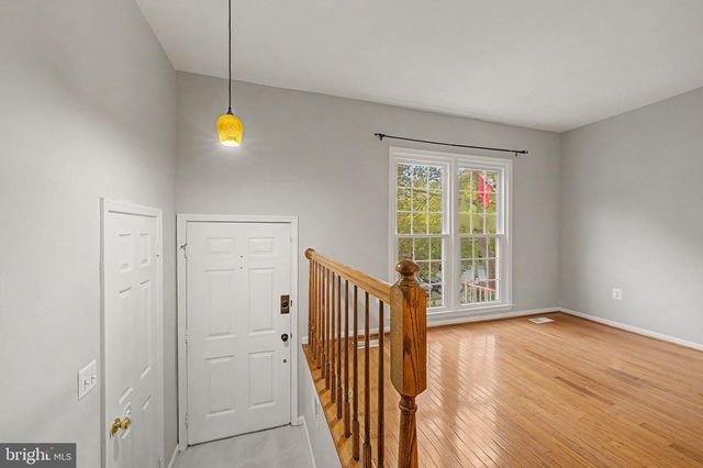 6952 COMPTON LN, Centreville, VA 20121