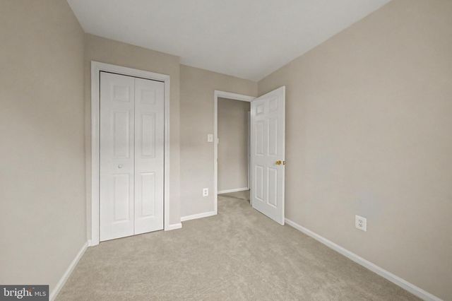 6952 COMPTON LN, Centreville, VA 20121