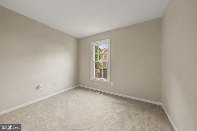 6952 COMPTON LN, Centreville, VA 20121