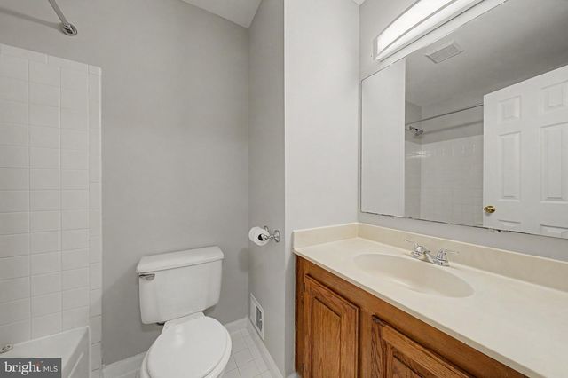 6952 COMPTON LN, Centreville, VA 20121
