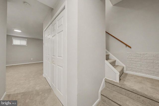 6952 COMPTON LN, Centreville, VA 20121