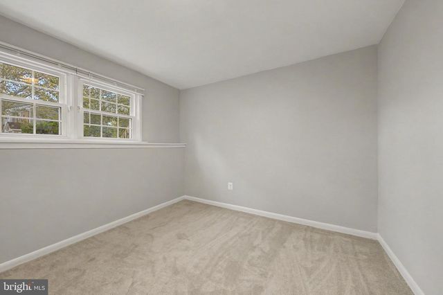 6952 COMPTON LN, Centreville, VA 20121