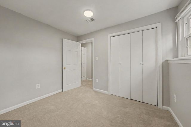 6952 COMPTON LN, Centreville, VA 20121