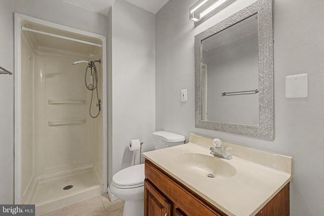 6952 COMPTON LN, Centreville, VA 20121