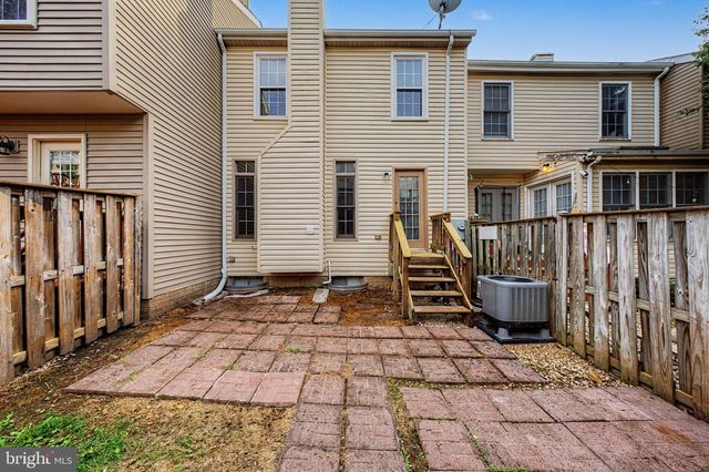 6952 COMPTON LN, Centreville, VA 20121
