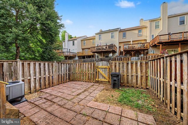 6952 COMPTON LN, Centreville, VA 20121