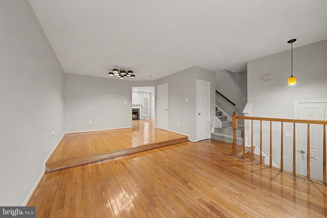 6952 COMPTON LN, Centreville, VA 20121