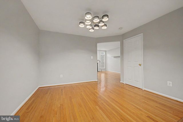 6952 COMPTON LN, Centreville, VA 20121
