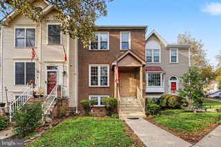 6952 COMPTON LN, Centreville, VA 20121