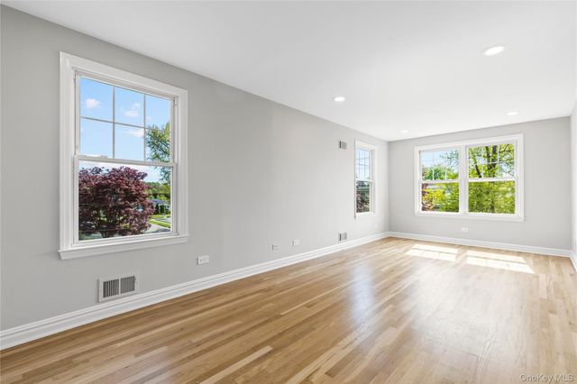 21 Keogh Lane, New Rochelle, NY 10805