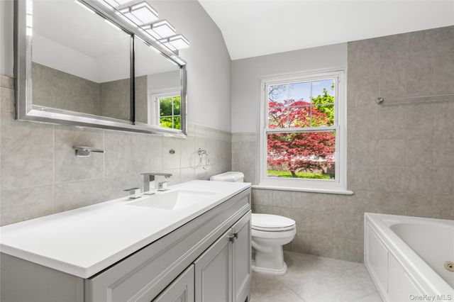 21 Keogh Lane, New Rochelle, NY 10805