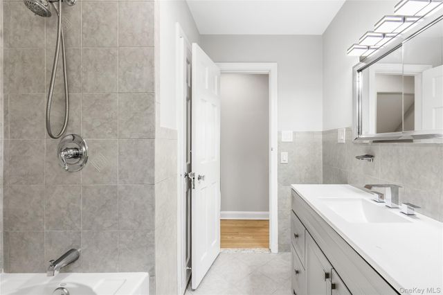 21 Keogh Lane, New Rochelle, NY 10805