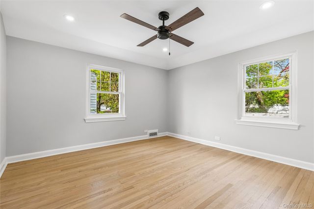 21 Keogh Lane, New Rochelle, NY 10805