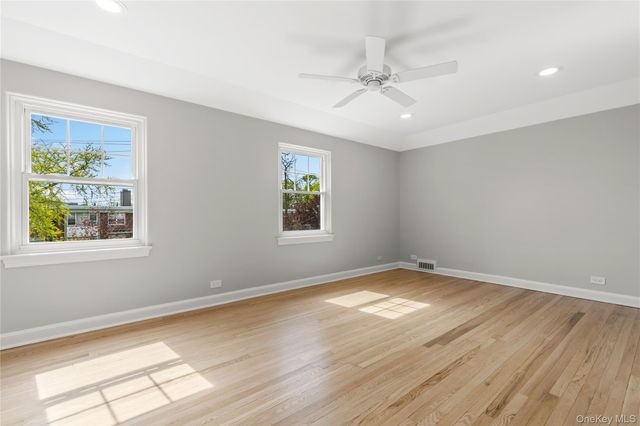 21 Keogh Lane, New Rochelle, NY 10805