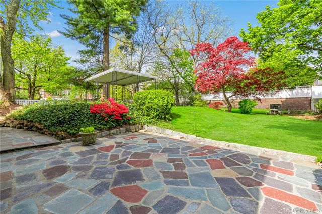21 Keogh Lane, New Rochelle, NY 10805