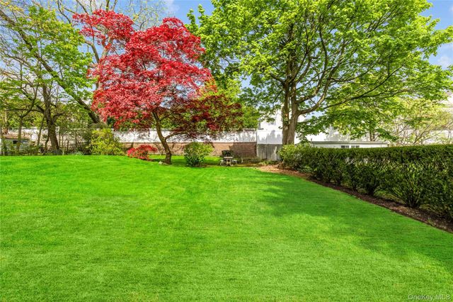 21 Keogh Lane, New Rochelle, NY 10805