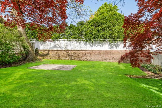 21 Keogh Lane, New Rochelle, NY 10805