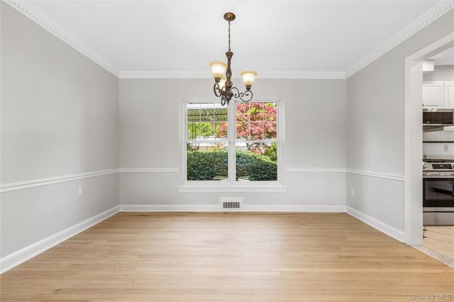 21 Keogh Lane, New Rochelle, NY 10805