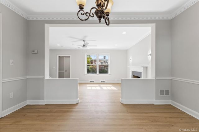 21 Keogh Lane, New Rochelle, NY 10805