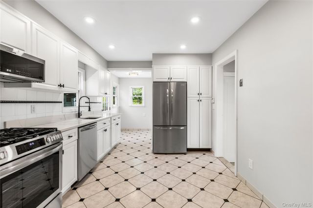 21 Keogh Lane, New Rochelle, NY 10805