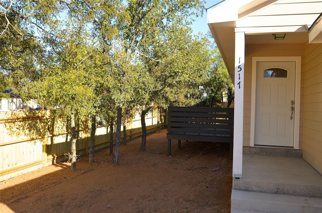 1517 Navajoe TRL, Kingsland, TX 78639