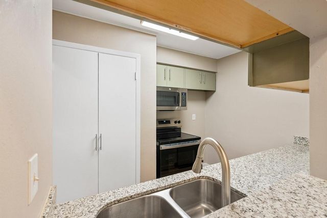 6401 Skyline Drive 5, Houston, TX 77057