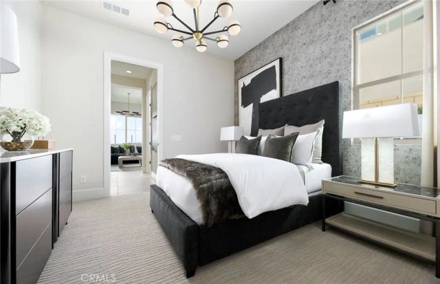 11817 Canoga Avenue, Chatsworth, CA 91311