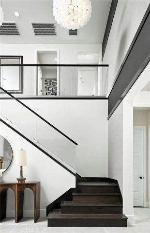 11817 Canoga Avenue, Chatsworth, CA 91311