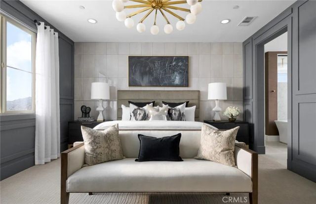 11817 Canoga Avenue, Chatsworth, CA 91311