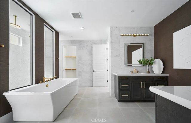 11817 Canoga Avenue, Chatsworth, CA 91311