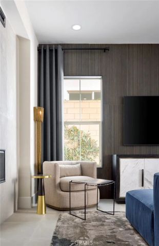 11817 Canoga Avenue, Chatsworth, CA 91311