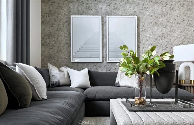 11817 Canoga Avenue, Chatsworth, CA 91311