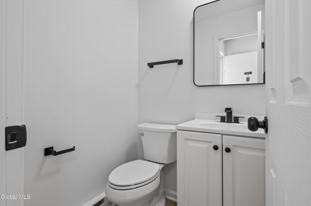 1005 Rockport Court, East Greenbush, NY 12061