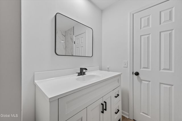 1005 Rockport Court, East Greenbush, NY 12061