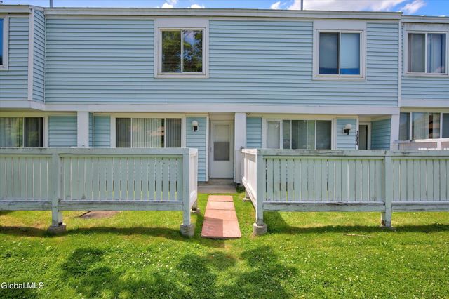 1005 Rockport Court, East Greenbush, NY 12061