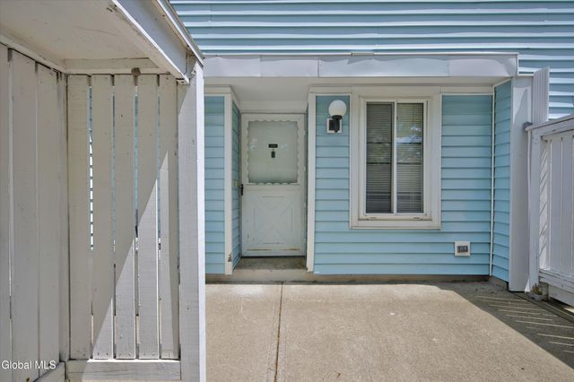 1005 Rockport Court, East Greenbush, NY 12061