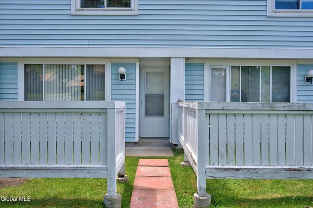 1005 Rockport Court, East Greenbush, NY 12061