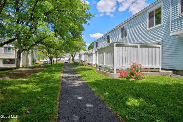 1005 Rockport Court, East Greenbush, NY 12061