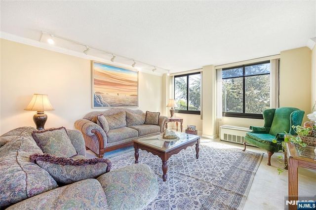 200 Winston 109, Cliffside Park, NJ 07010