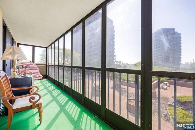 200 Winston 109, Cliffside Park, NJ 07010
