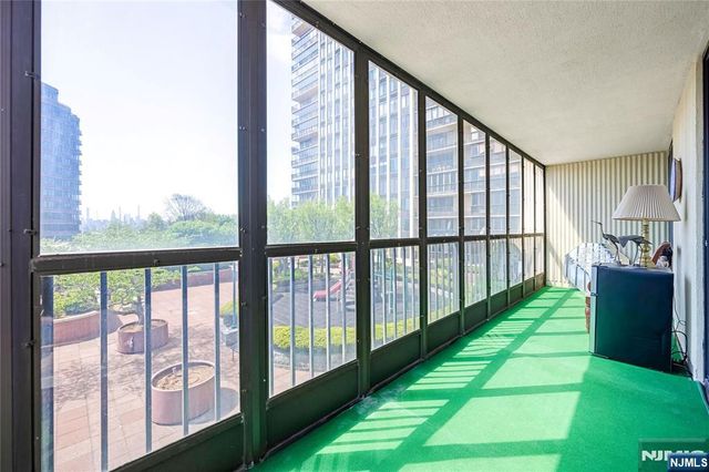 200 Winston 109, Cliffside Park, NJ 07010