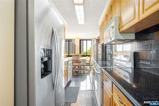 200 Winston 109, Cliffside Park, NJ 07010