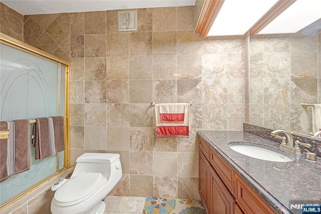 200 Winston 109, Cliffside Park, NJ 07010