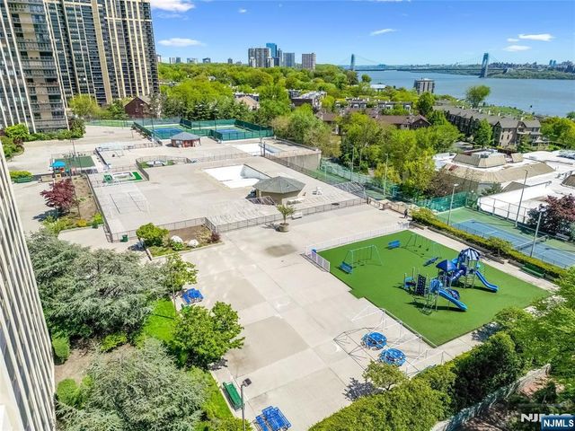 200 Winston 109, Cliffside Park, NJ 07010