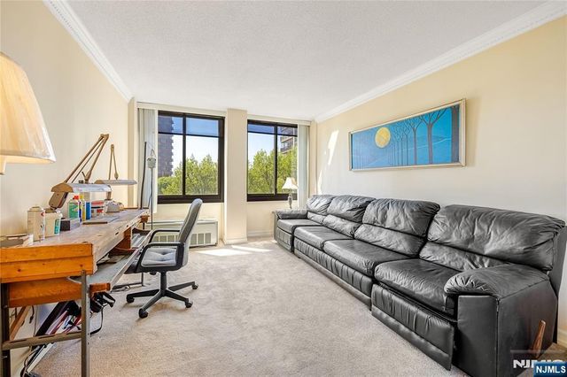 200 Winston 109, Cliffside Park, NJ 07010